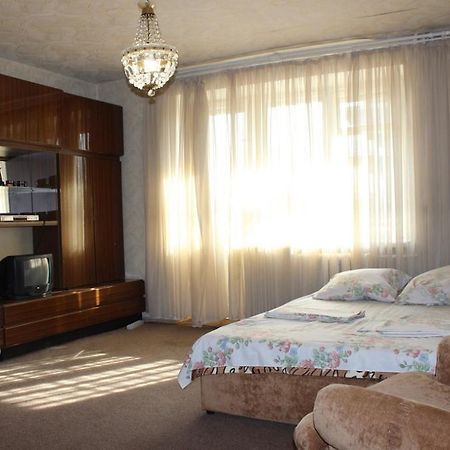 Apartment Near Opera Hause Днепър Екстериор снимка